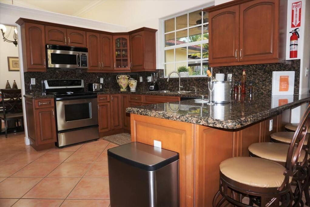 New Luxury Vacation Dream Rental- Sleeps 15! 마이애미 외부 사진