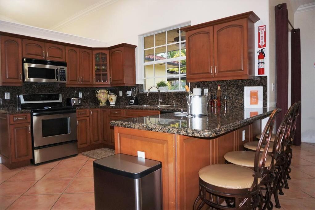 New Luxury Vacation Dream Rental- Sleeps 15! 마이애미 외부 사진